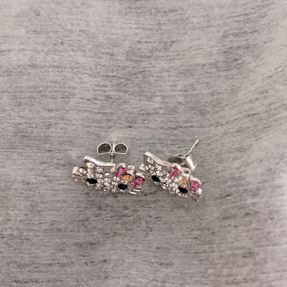 Hello Kitty Earrings - Picture 2 of 2